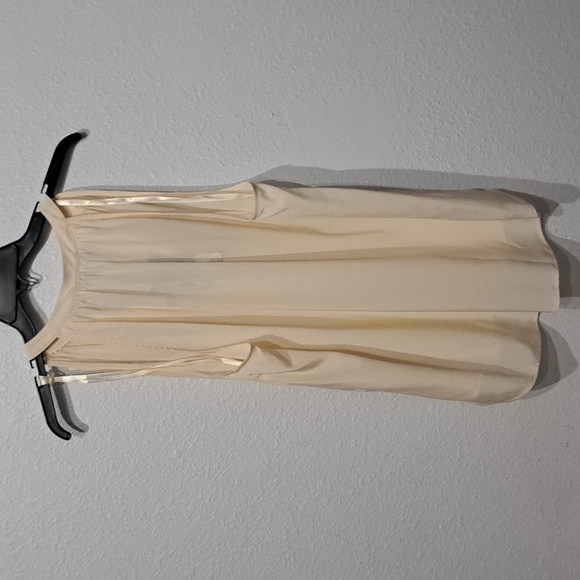 Antonio Melani Olivia Button Front Split V-Neck Sleeveless Top - Picture 4 of 4